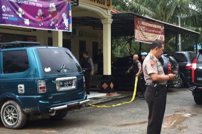 Kondisi Polsek Maro Sebo, Jambi setelah terjadi penyerangan brutal