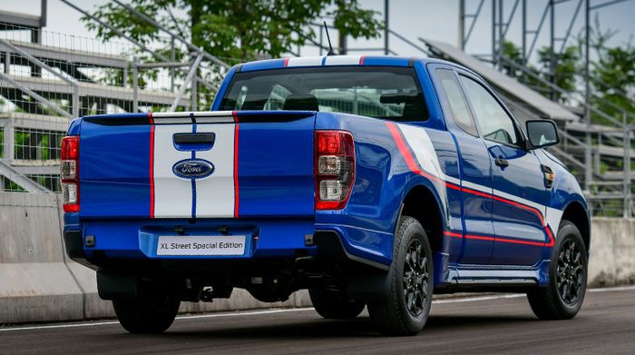 Ford Ranger XL Street Special Edition dengan ciri khas balap Thailand