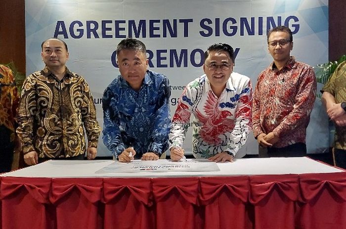 Penanda tanganan kerja sama antara JBA Indonesia dan Mega Insurance.