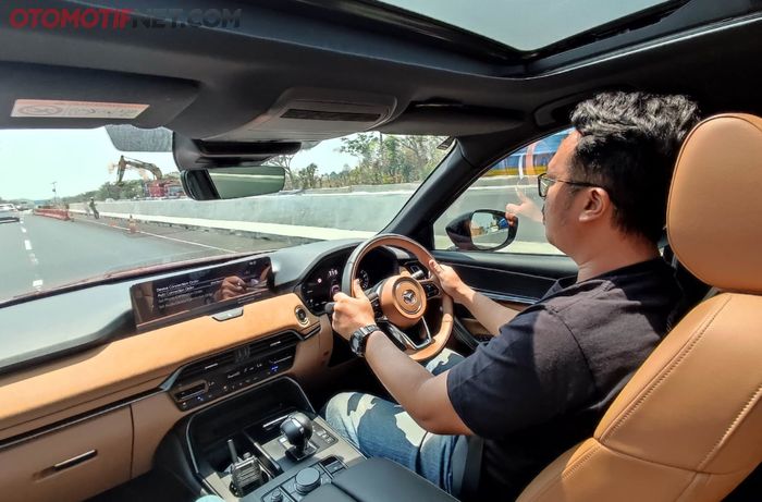 Mengemudi Mazda CX-60 terasa stabil dan tenaga berlimpah terus
