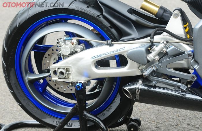 Ornamen di pelek ini terinspirasi dari komik Akira, ada yang ingat?