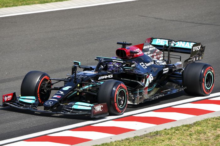 Lewis Hamilton menjadi pembalap tercepat pada latihan bebas ketiga (FP3) F1 Hongaria 2021