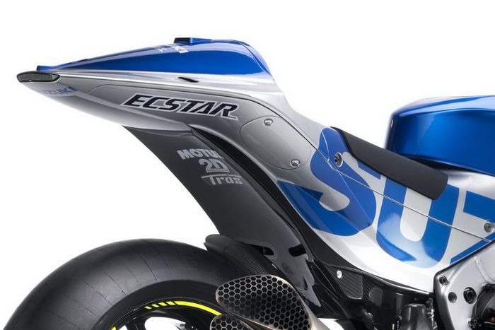 Burtian Suzuki GSX-RR tim Suzuki Ecstar 2020, tidak ada aksen kuning dan tulisan 'Suzuki' di bawah ekor berwarna biru
