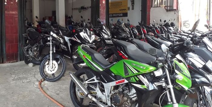 Awal ramadan, penjualan motor bekas masih biasa.