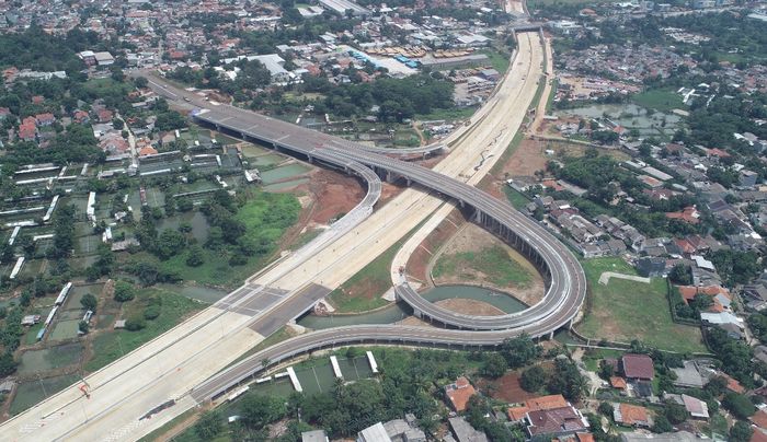 Progres konstruksi Jalan Tol Serpong-Cinere sudah mencapai 81,12 persen dan  ditargetkan dapat beroperasi sebelum Lebaran tahun 2020.