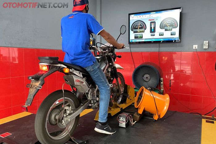 Karburator BRT dites di atas dyno dengan motor Kawasaki KLX150S standar