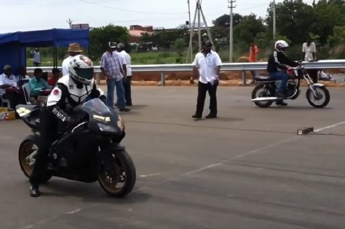 Video Honda CBR1000RR vs Yamaha RX-King