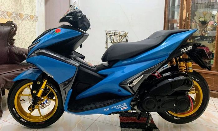 Yamaha Aerox berkelir biru plus bodi WTP karbon kevlar 