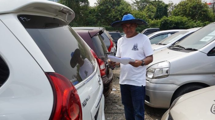 Lakukan pengecekan eksterior, interior, dan surat-surat sebelum ikut lelang mobil