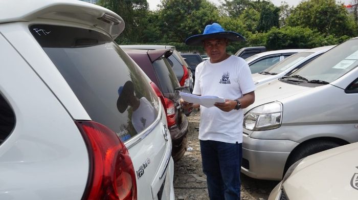 Lakukan pengecekan eksterior, interior, dan surat-surat sebelum ikut lelang mobil