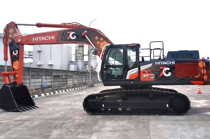 Excavator dikasih kondom alias di wrapping, diwujudkan oleh PT Hexindo Adiperkasa Tbk, yang memperkenalkan ZAXIS-7G dengan special wrapping edition