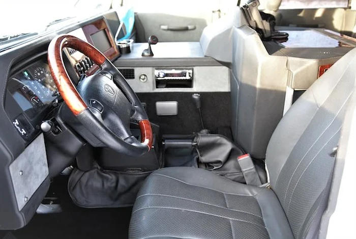 interior Toyota Mega Cruiser versi sipil tergolong mewah