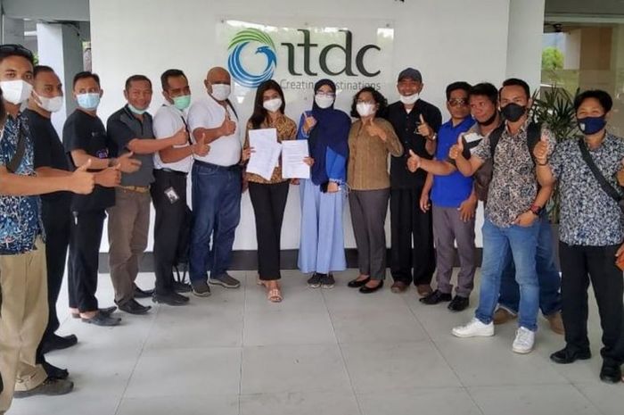 Manajemen ITDC bersama perwakilan warga usai melakukan pertemuan pada Selasa, 8 Februari 2022  