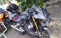 Honda CBR250RR Hantam Keras Toyota Avanza, Sama-sama Babak Belur