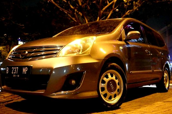 Modifikasi Nissan Grand Livina pakai pelek Audi