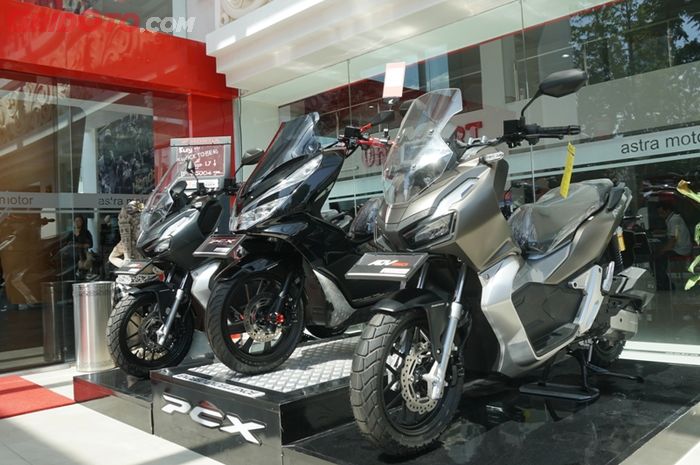 Ilustrasi, Honda ADV150 dan PCX 150 di main dealer Astra Motor Bali