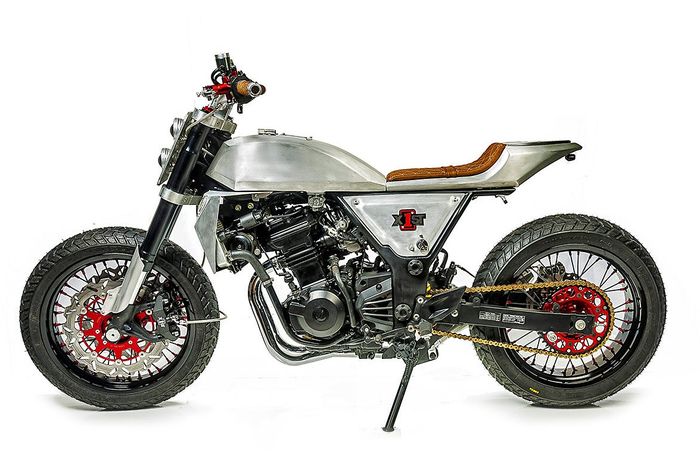 Kawasaki Ninja 250 bergaya street tracker