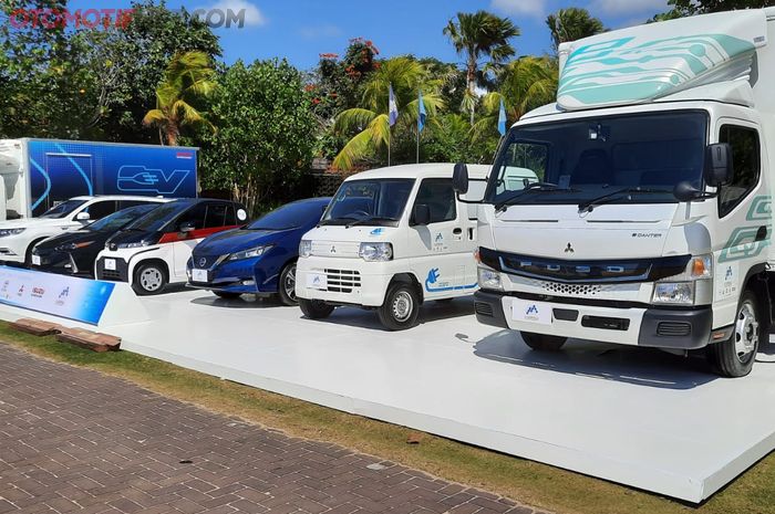 Lima pabrikan Jepang tergabung dalam Joint Project EV Smart Mobility di Nusa Dua Bali. Isuzu, Mitsubishi, Toyota, Nissan, Mitsubishi