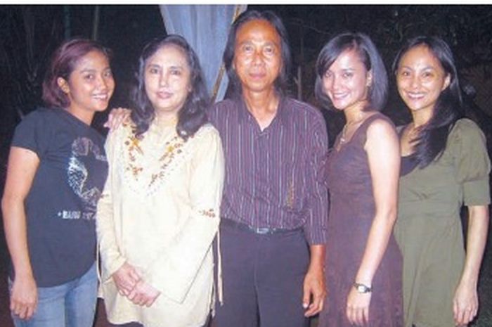 Sidarto Sostro Atmodjo (tengah) beserta keluarga