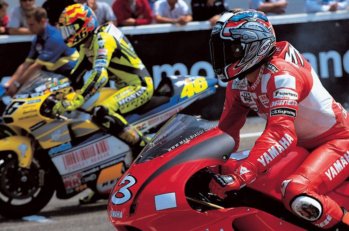 Awal mula persaingan Max Biaggi dan Valentino Rossi dimulai saat balapan kelas utama 500cc pada 2000