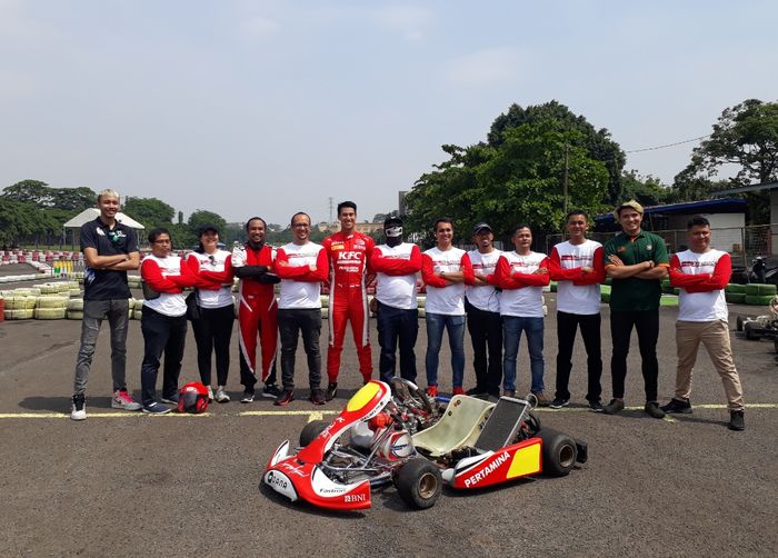 Sean Gelael dan para peserta event Pertamax Turbo Ultimate Experience Porsche Series di Sirkuit Sentul.
