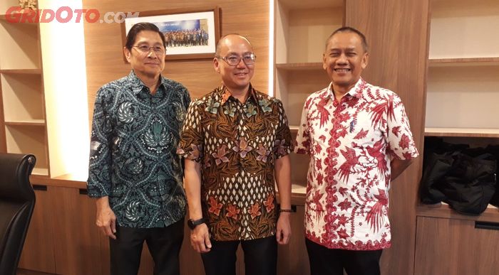 Anton Kemal Tasli, Ketua Harian GAIKINDO (Tengah), Stefanus Sutomo, Staff Ahli GAIKINDO (Kiri), Sekretaris Umum GAIKINDO,&nbsp;Kukuh Kumara (Kanan)