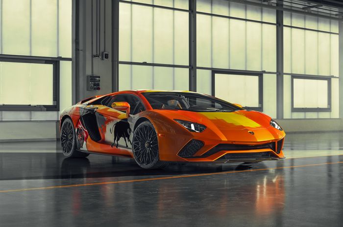 Bodi Lamborghini Aventador dicorat-coret remaja usia 19 tahun