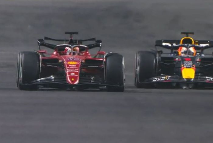 Charles Leclerc dan Max Verstappen terlibat duel sengit lewat adu strategi dengan memanfaatkan DRS di balap F1 Arab Saudi 2022