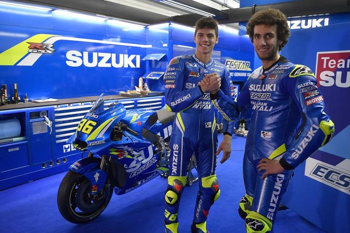 Alex Rins dan Joan Mir (Kiri) rekan setimnya yang baru untuk MotoGP 2019, saat menjalani tes di Valencia
