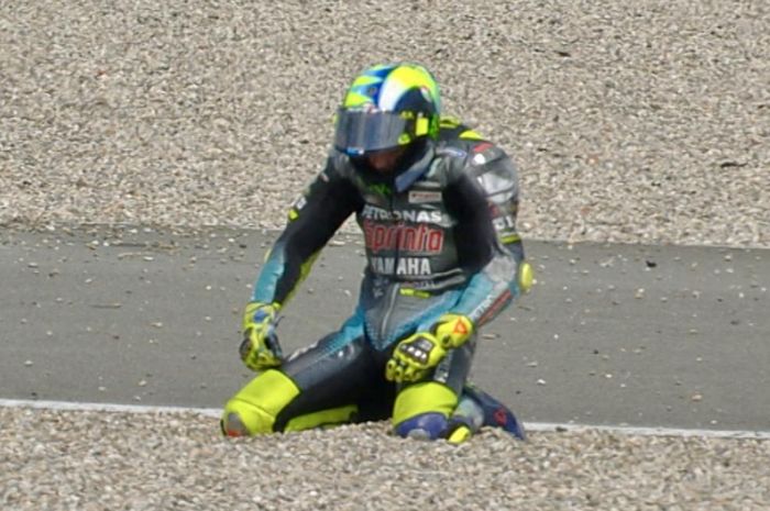 Valentino Rossi bingung menjelaskan penyebab terjatuh di tikungan 7 sehingga gagal menyelesaikan balapan MotoGP Belanda 2021