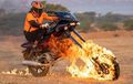 Bajaj Pulsar Diubah Jadi Chopper, Nekat Dipakai Riding Meski Roda Dilahap Api, Aksinya Mirip Ghost Rider!