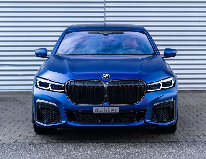 Mesin modifikasi BMW 745Le disuntik vitamin hingga tembus 514 dk