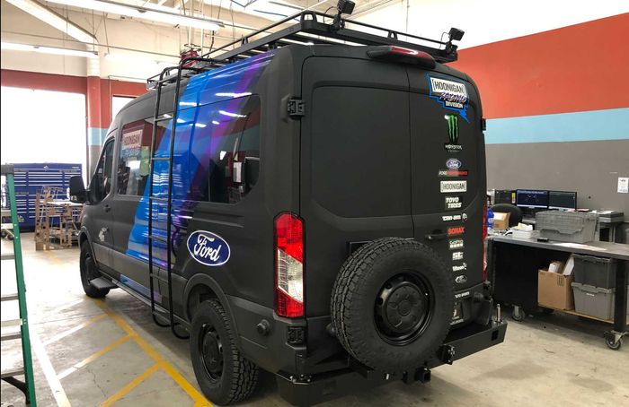 Tampilan belakang Ford Transit hasil modifikasi Ken Block
