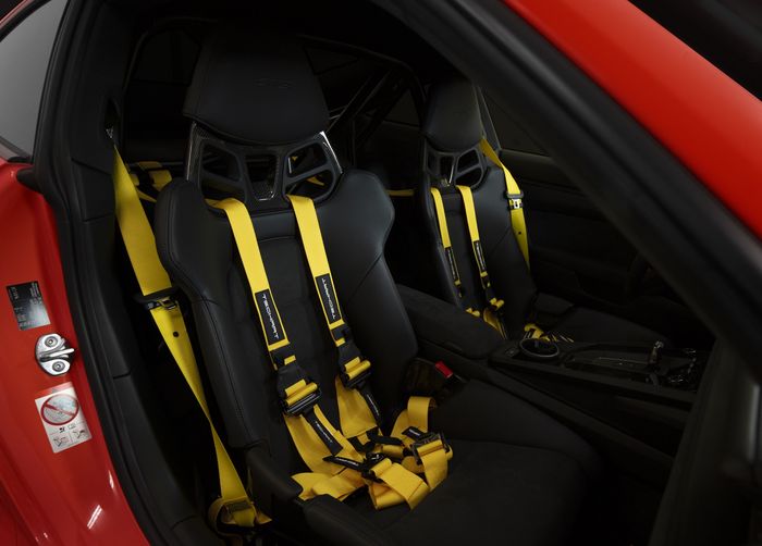 Tampilan kabin modifikasi Porsche 911 GTS kental nuansa balap