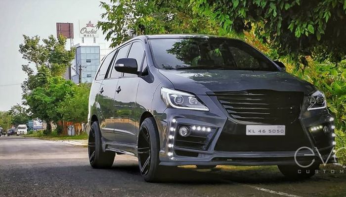 Modifikasi Toyota Kijang Innova lawas pakai gril Lexus