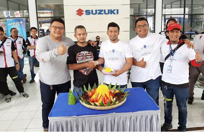 Management PT SIS meresmikan kelahiran kembali Suzuki Motorcycle Club Banten (SMC)