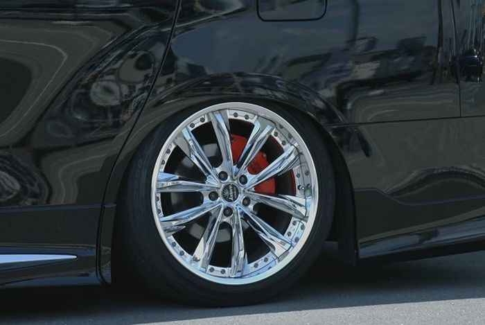 Modifikasi Toyota Vellfire hybrid pakai airsus dan pelek  Weds Krenze Graben Hyper Chrome 20 inci