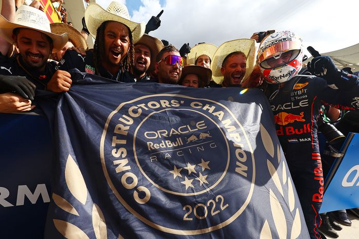 Juara F1 Amerika 2022 Max Verstappen dan tim Red Bull merayakan gelar juara dunia konstruktor yang kelima 