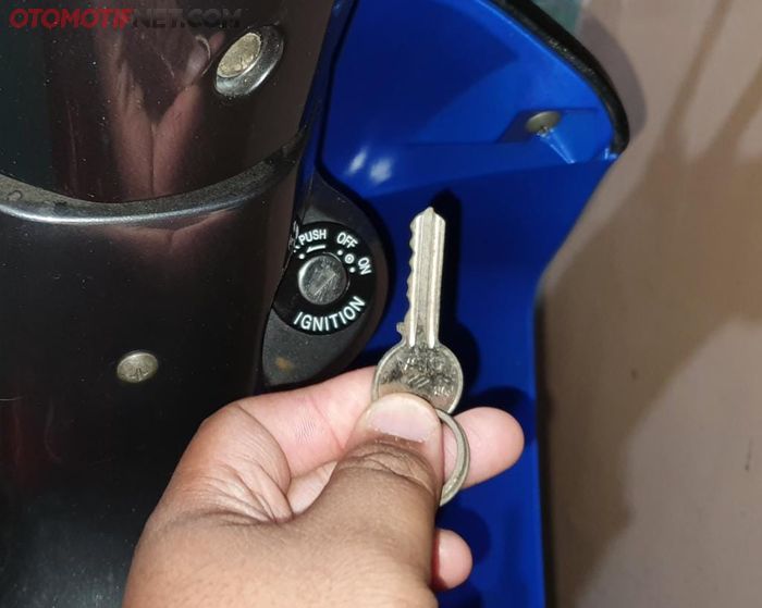 Modifikasi kunci motor pakai kunci rumah 