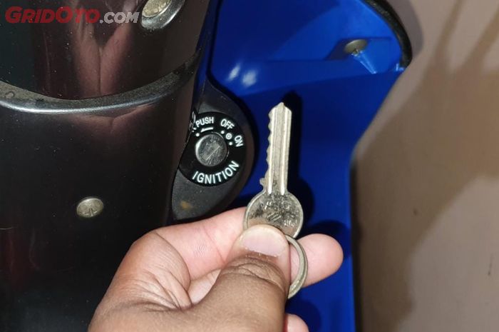 Modifikasi kunci motor pakai kunci rumah lebih aman