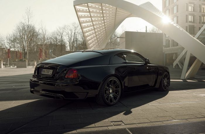 Tampilan belakang Roll-Royce Wraith besutan Spofec