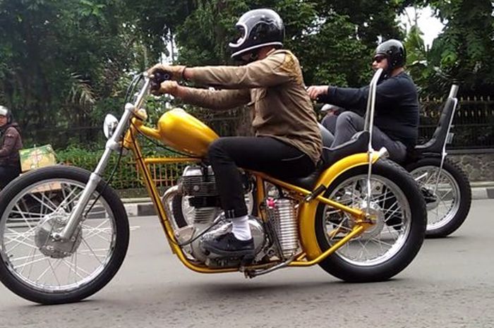 Motor kustom ala chopper sedang menuju Istana Presiden di Bogor