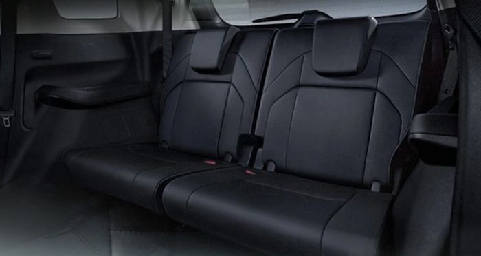 Kursi baris ketiga Mitsubishi Destinator