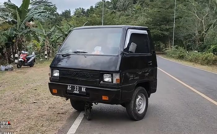 Tampilan depan kawin silang pikap Mitsubishi L300 dan Honda BeAt