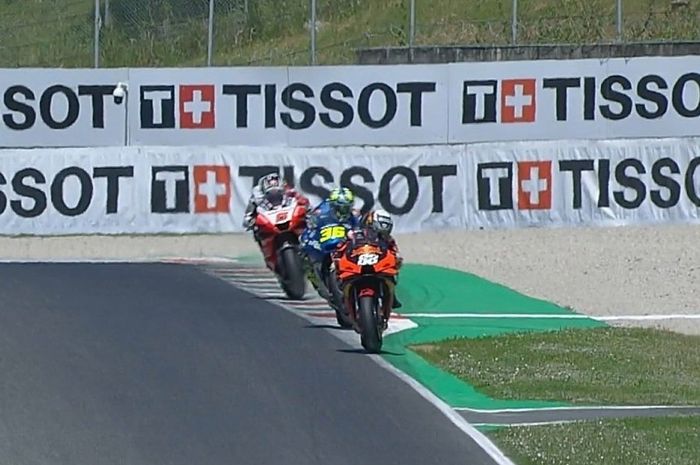 Miguel Oliveira dan Joan Mir melanggar track limit di lap terakhir MotoGP Italia 2021