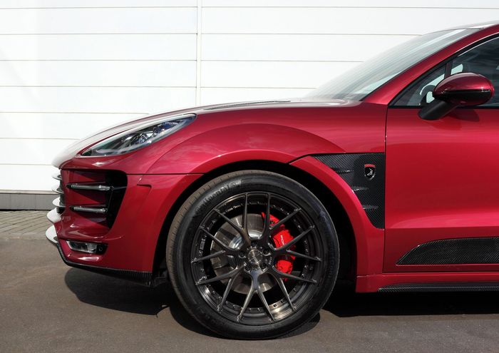 Modifikasi Porsche Macan duduk di atas pelek ADV.1 Wheels ukuran 22 inci 