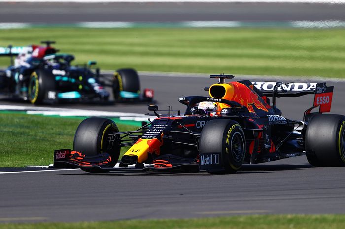 Max Verstappen menjadi pembalap tercepat pada sprint qualifying yang pertama kali diuji coba di F1 Inggris 2021