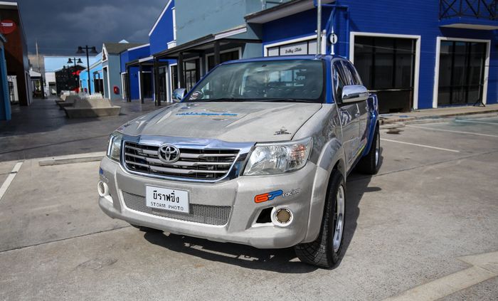 Seluruh komponen bodi Toyota Hilux diganti bahan serat karbon