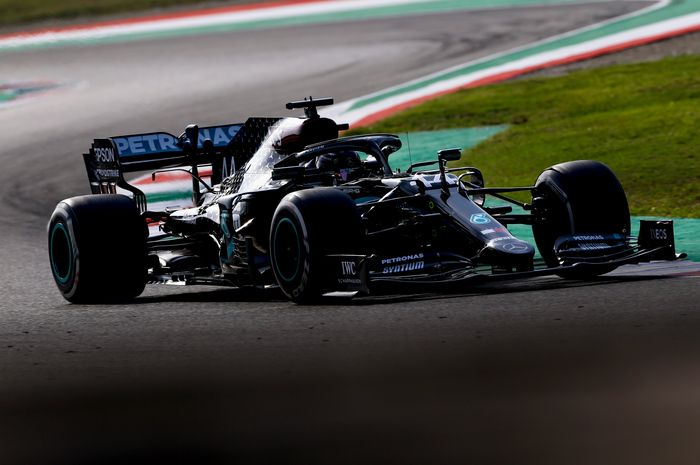 Berhasil meraih kemenangan di F1 Tuscan 2020, Lewis Hamilton makin kokoh di puncak klasemen sementara F1 2020