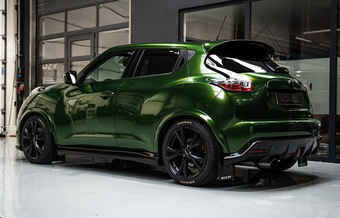 Nissan Juke Nismo diwrapping stiker warna hijau metalik plus ujung knalpot lebih besar